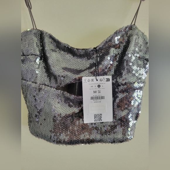 Sequence Crop Top - Picture 2 of 4